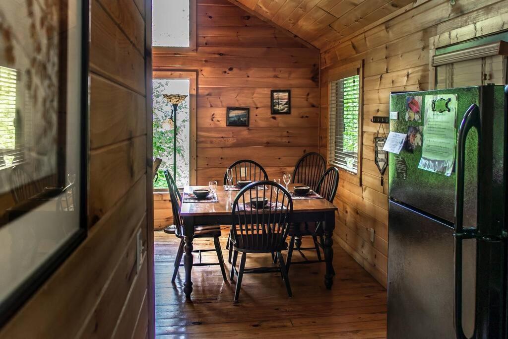 Holly Tree Hideaway - Semi Secluded Mtn Setting Vila Sevierville Exterior foto