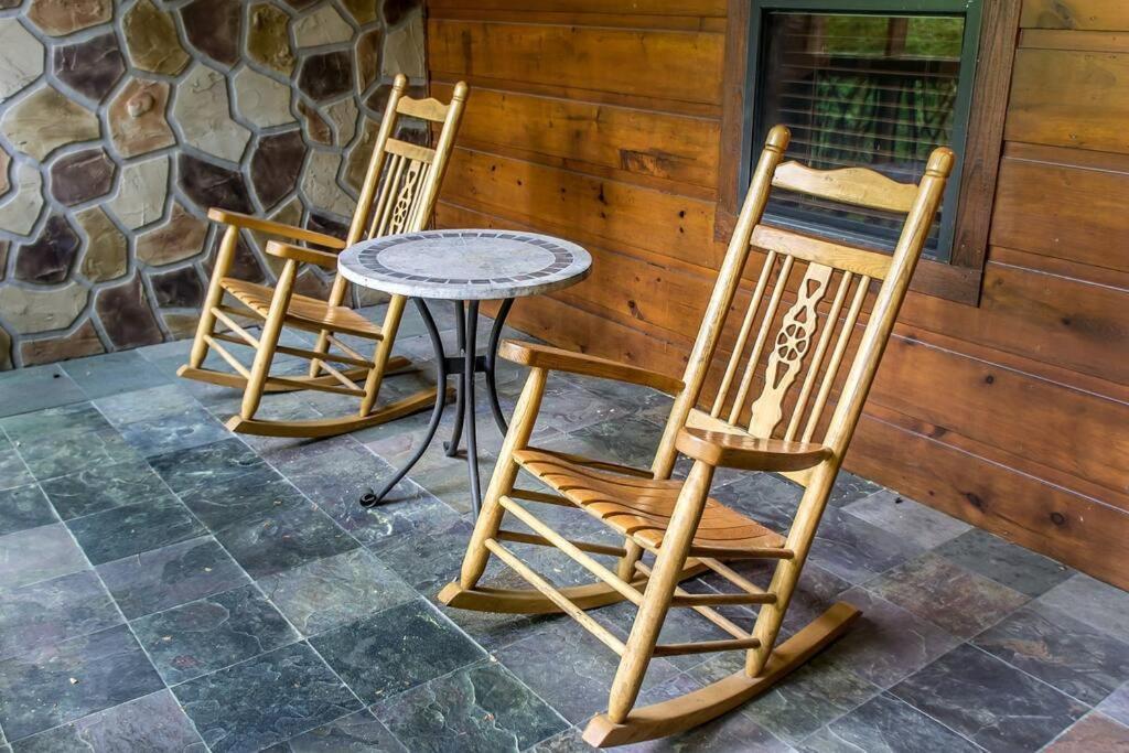 Holly Tree Hideaway - Semi Secluded Mtn Setting Vila Sevierville Exterior foto