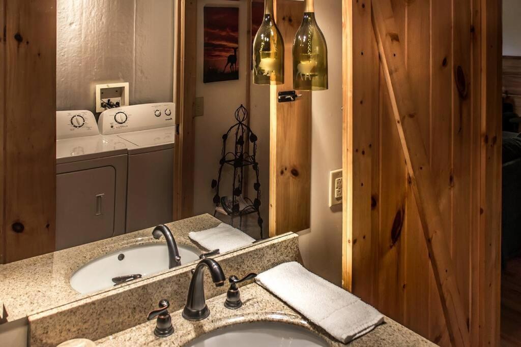 Holly Tree Hideaway - Semi Secluded Mtn Setting Vila Sevierville Exterior foto