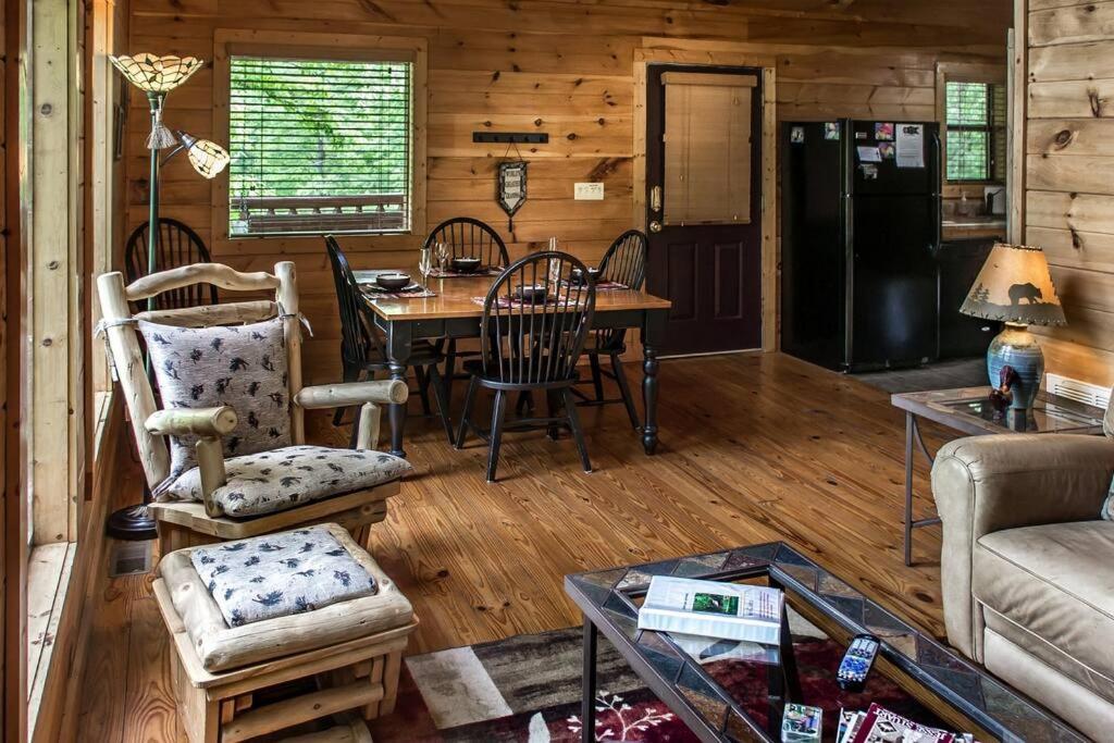 Holly Tree Hideaway - Semi Secluded Mtn Setting Vila Sevierville Exterior foto