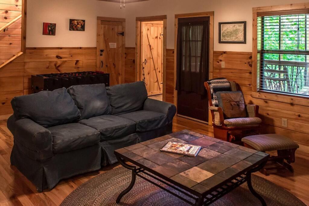 Holly Tree Hideaway - Semi Secluded Mtn Setting Vila Sevierville Exterior foto