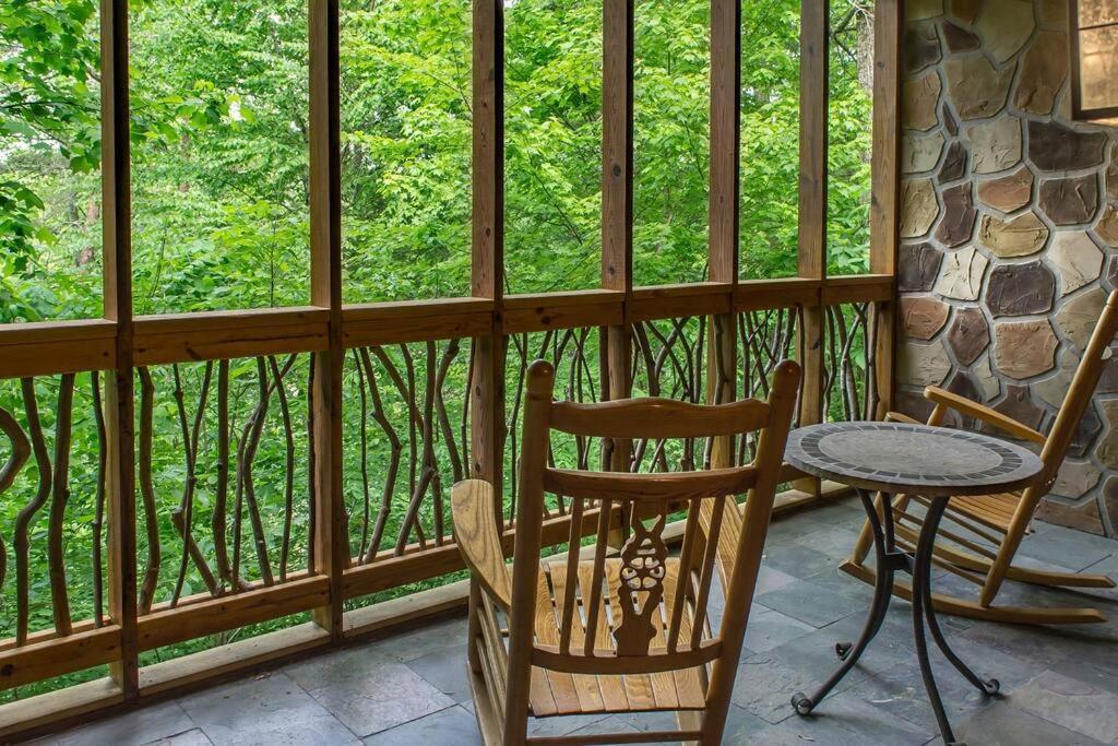 Holly Tree Hideaway - Semi Secluded Mtn Setting Vila Sevierville Exterior foto