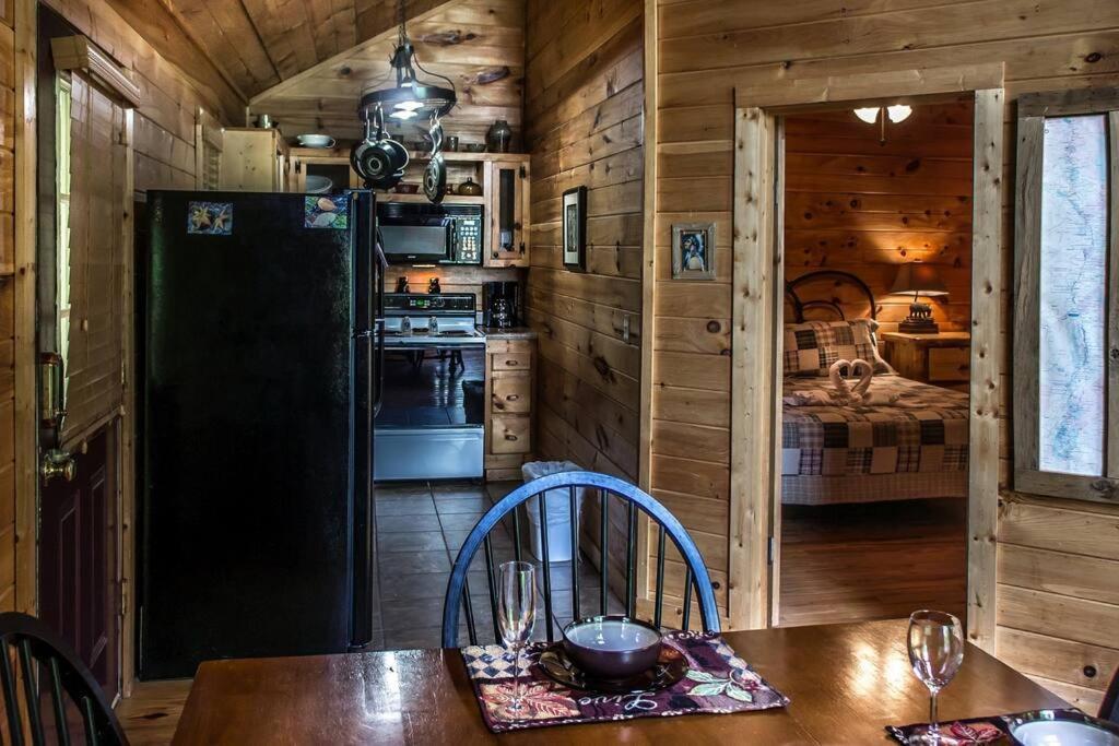 Holly Tree Hideaway - Semi Secluded Mtn Setting Vila Sevierville Exterior foto