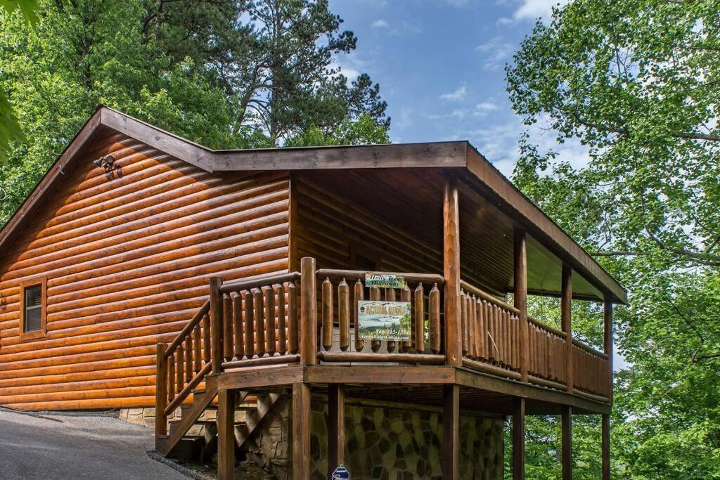 Holly Tree Hideaway - Semi Secluded Mtn Setting Vila Sevierville Exterior foto