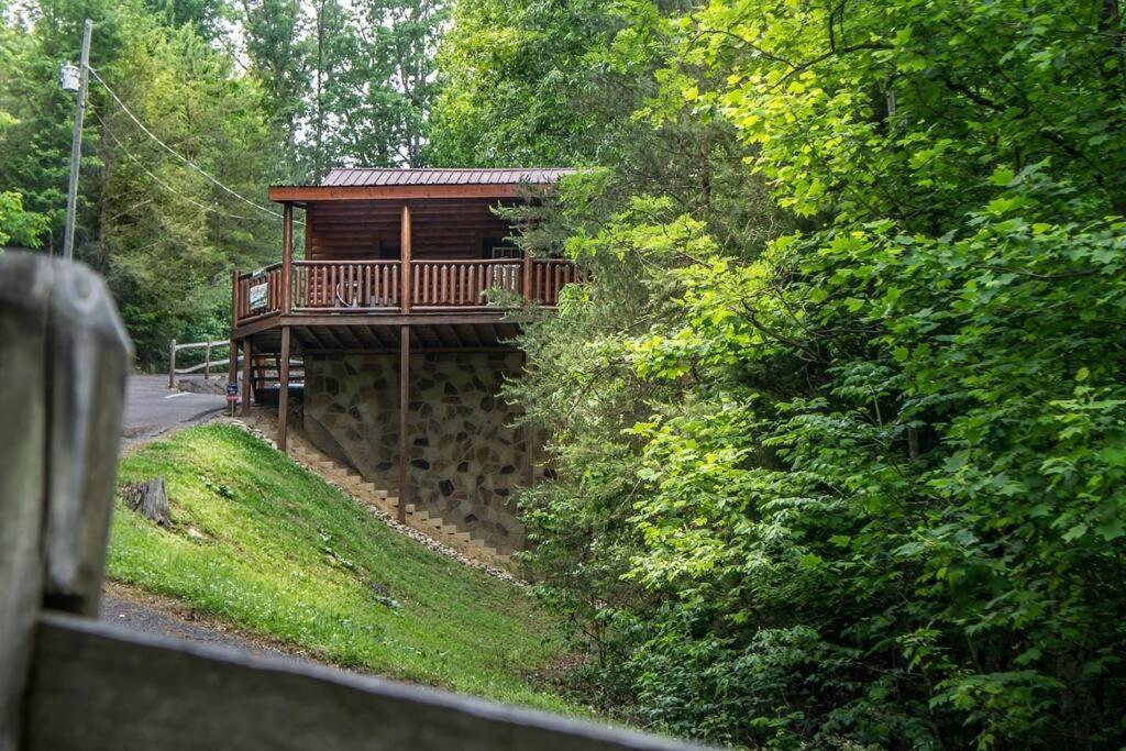 Holly Tree Hideaway - Semi Secluded Mtn Setting Vila Sevierville Exterior foto